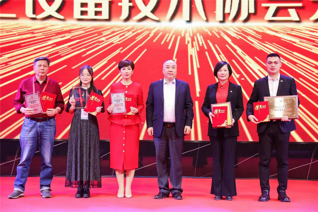 中國演藝設(shè)備技術(shù)協(xié)會浙江辦事處總結(jié)會圓滿召開 音王執(zhí)行總裁陳眾榮獲“優(yōu)秀管理工作者”榮譽稱號 中國演藝設(shè)備技術(shù)協(xié)會浙江辦事處總結(jié)會圓滿召開 音王執(zhí)行總裁陳眾榮獲“優(yōu)秀管理工作者”榮譽稱號