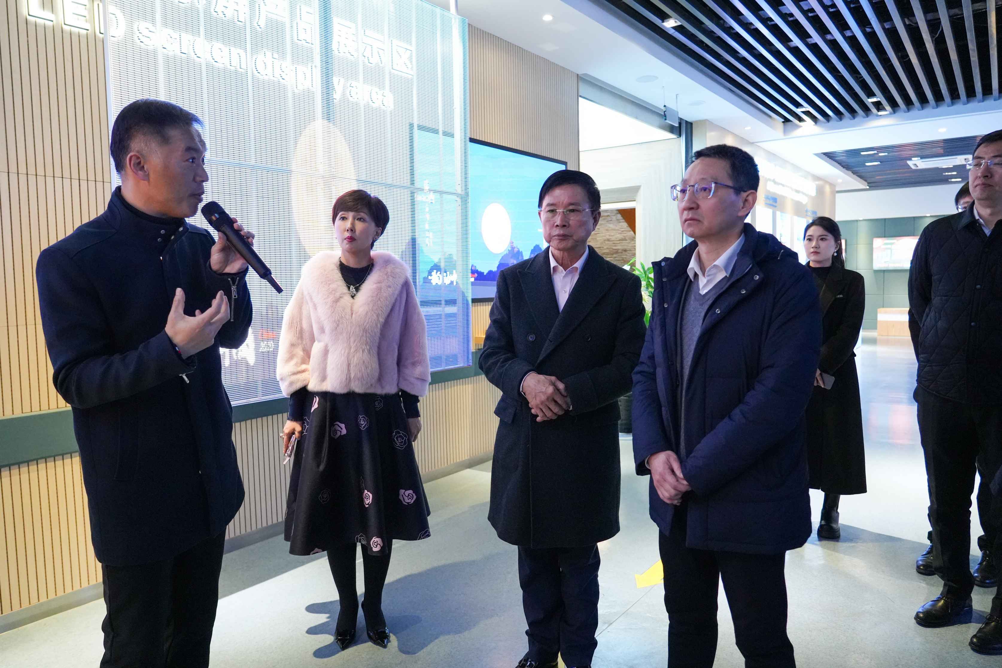 寧波市黨政領(lǐng)導(dǎo)一行赴音王集團考察調(diào)研，共鑄科技文化融合發(fā)展