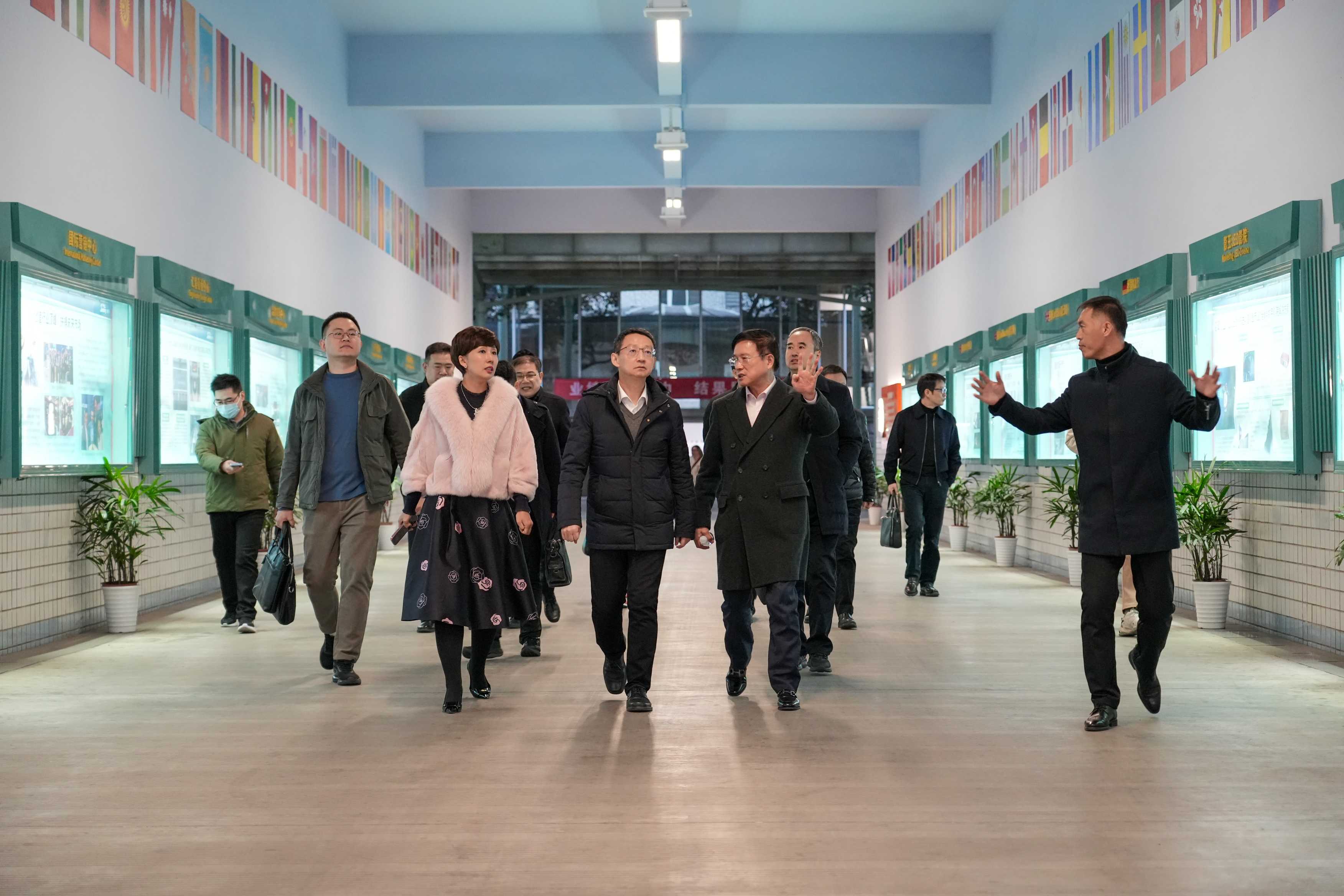 寧波市黨政領(lǐng)導(dǎo)一行赴音王集團考察調(diào)研，共鑄科技文化融合發(fā)展